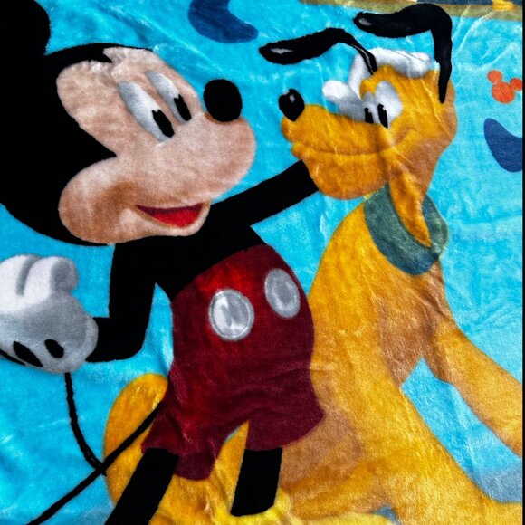 TT Disney Mickey & Pluto Plush Throw Blanket 40"x50" - Picture 5 of 5